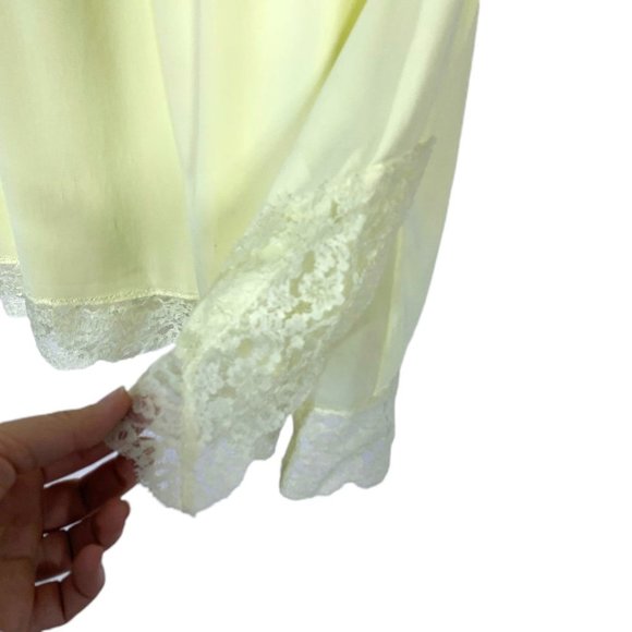 Vintage 60s Yellow Short Lace Antron Nylon Tricot Slip Small - Picture 3 of 7